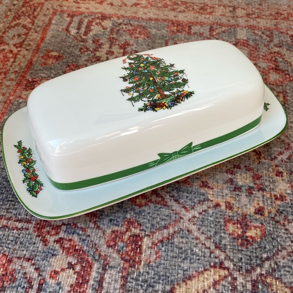Yule Tide
by BRIARD, GEORGES covered butter dish